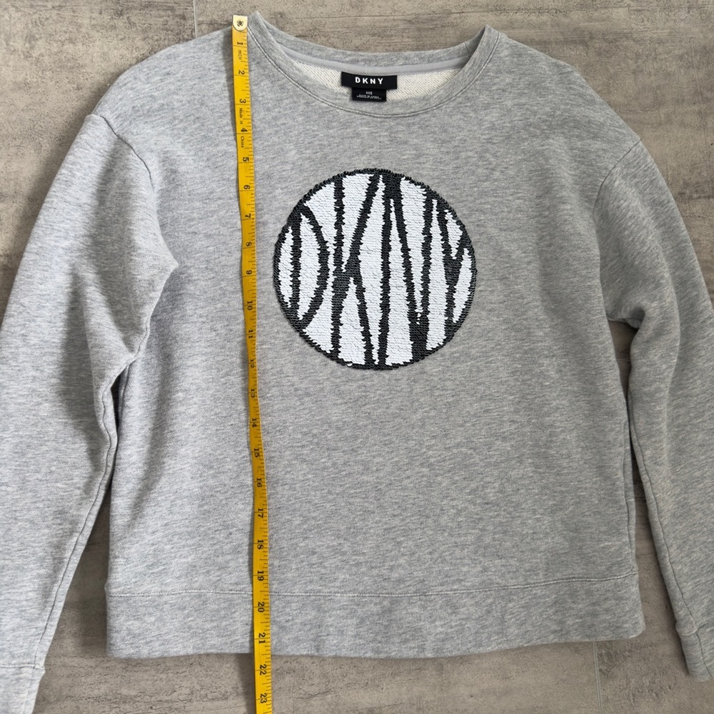 DKNY Printed Logo Crewneck Sweatshirt in grey with a sequined logo Size XS - Picture 9 of 12